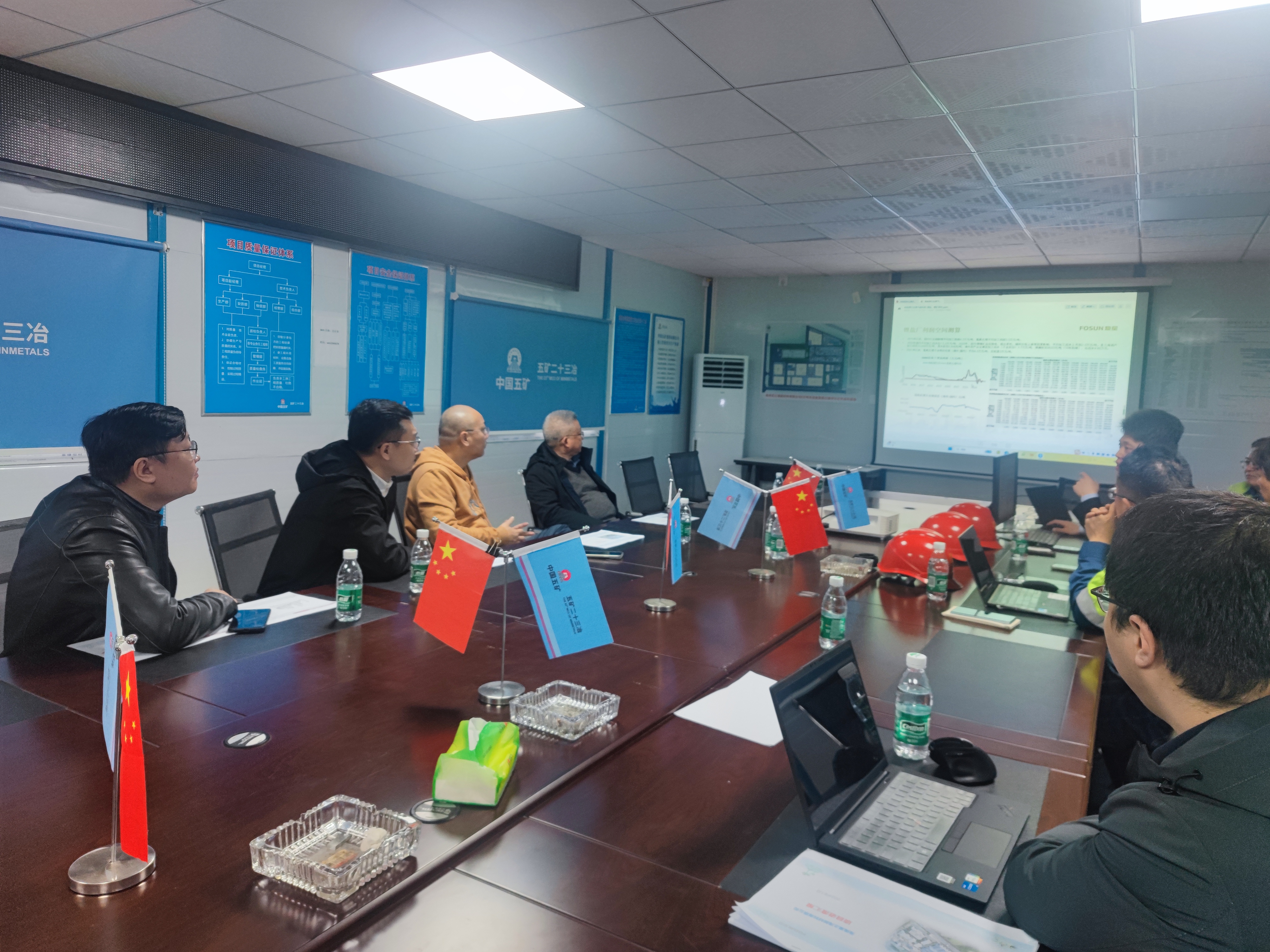 復星國際執(zhí)行董事龔平現(xiàn)場調(diào)研氫氧化鋰項目