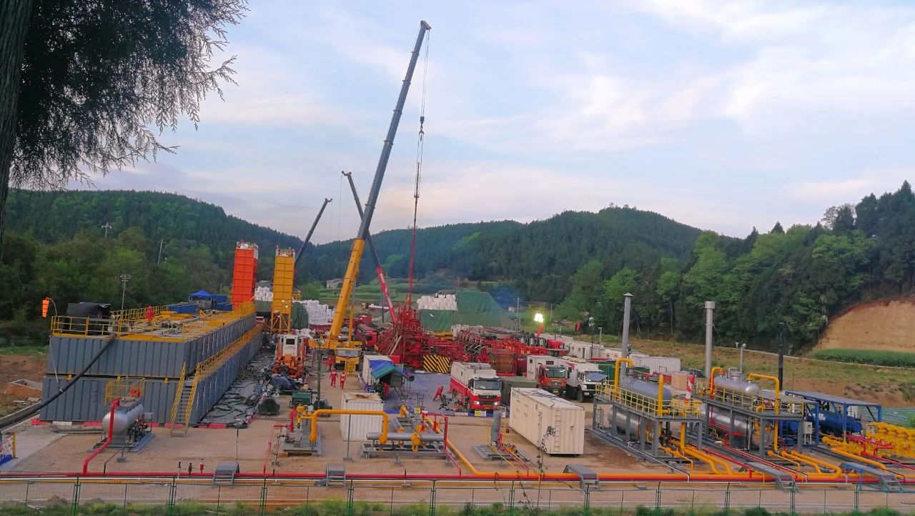 洛克石油八角場氣田歷史最大規(guī)模壓裂作業(yè)順利完工