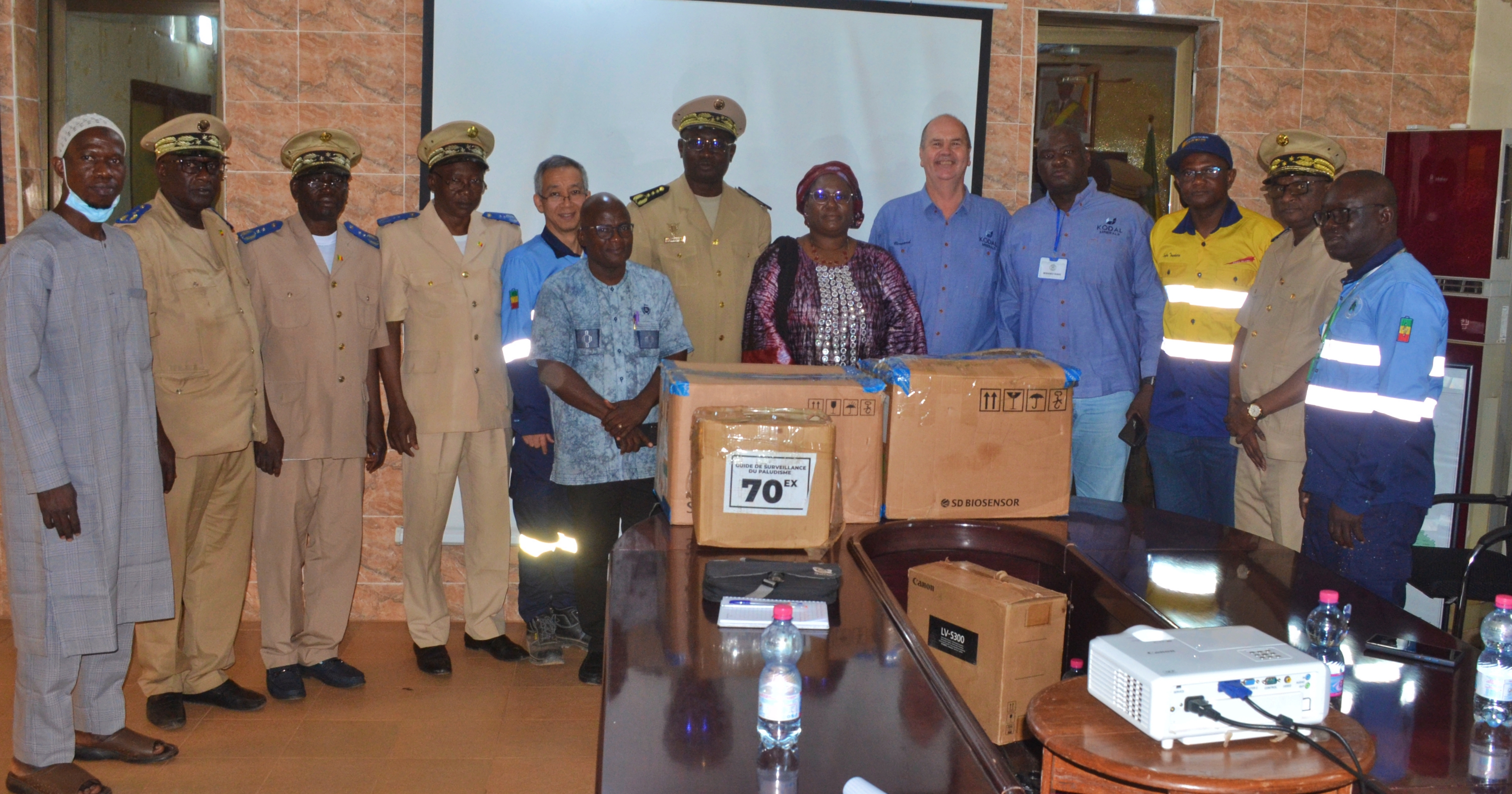 馬里鋰礦項目聯(lián)合復(fù)星基金會向本地社區(qū)捐贈抗瘧疾藥物