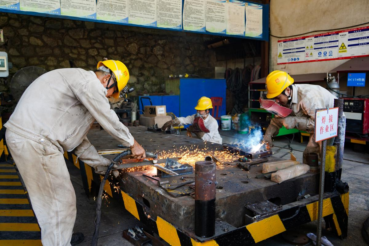 國慶節(jié) | 愛崗敬業(yè) 海礦人用實干擔當向祖國告白