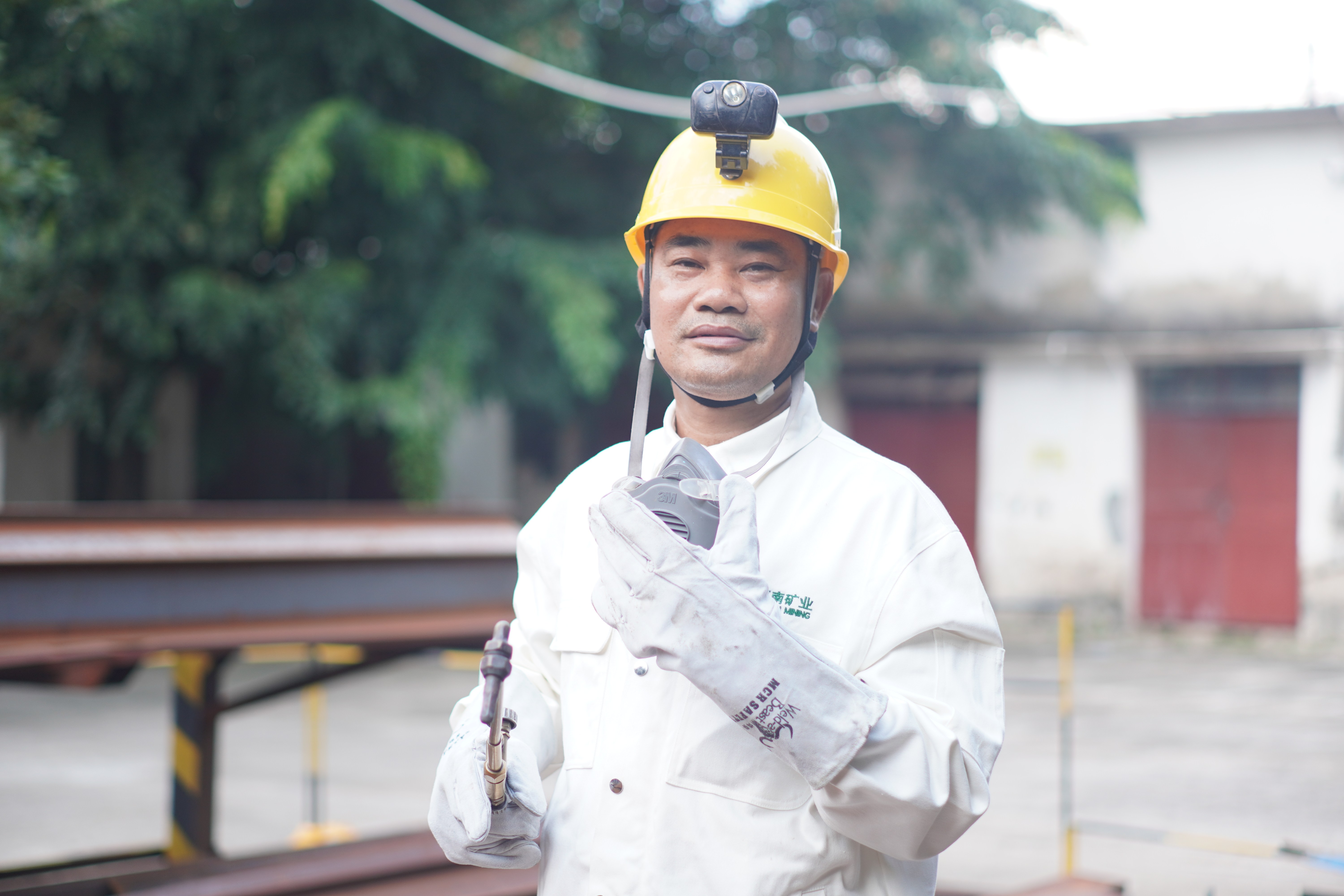 全國表彰！海南礦業(yè)員工李勇榮膺全國勞動(dòng)模范