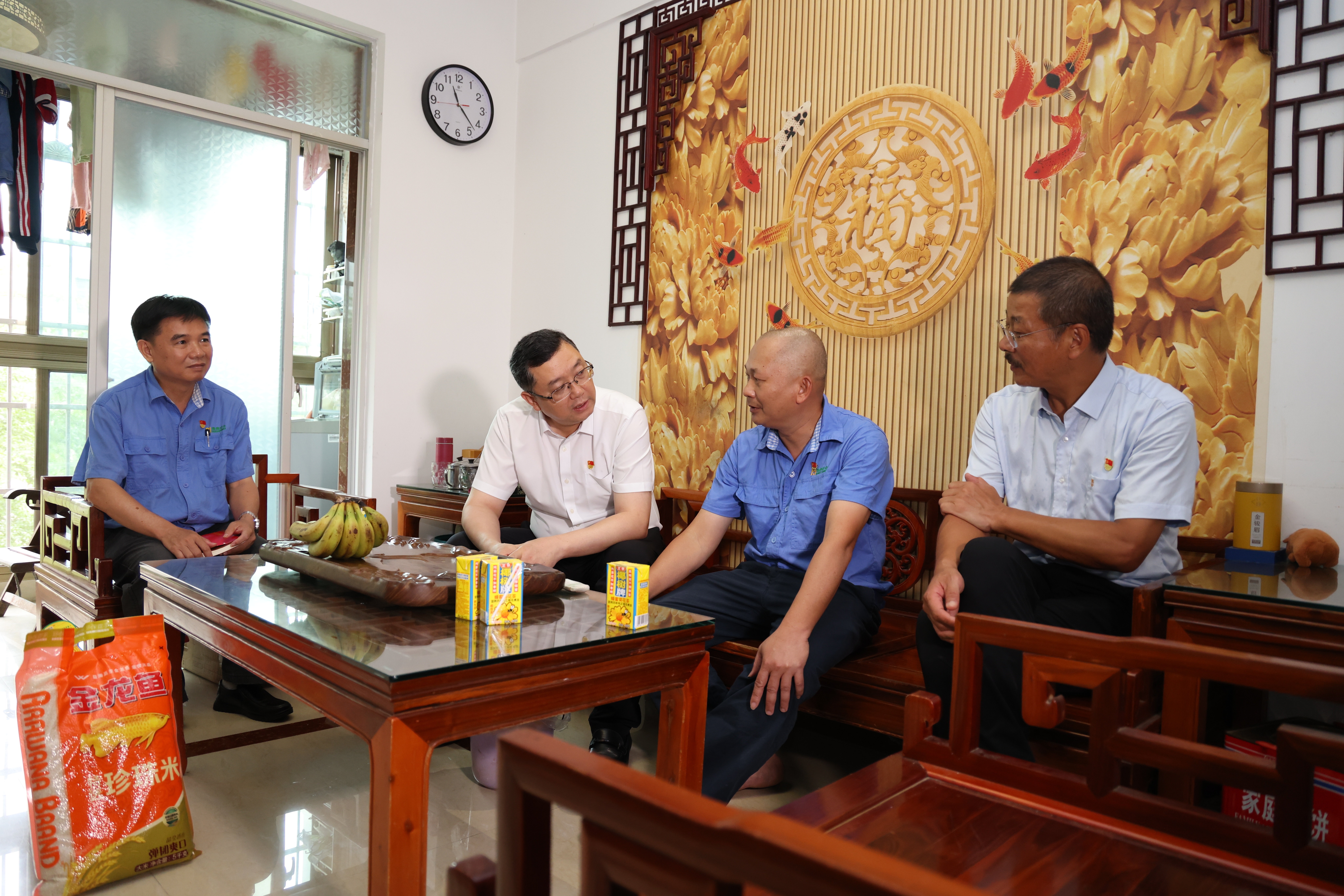 省國(guó)資委黨委書(shū)記、主任馬詠華走訪慰問(wèn)海南礦業(yè)困難黨員