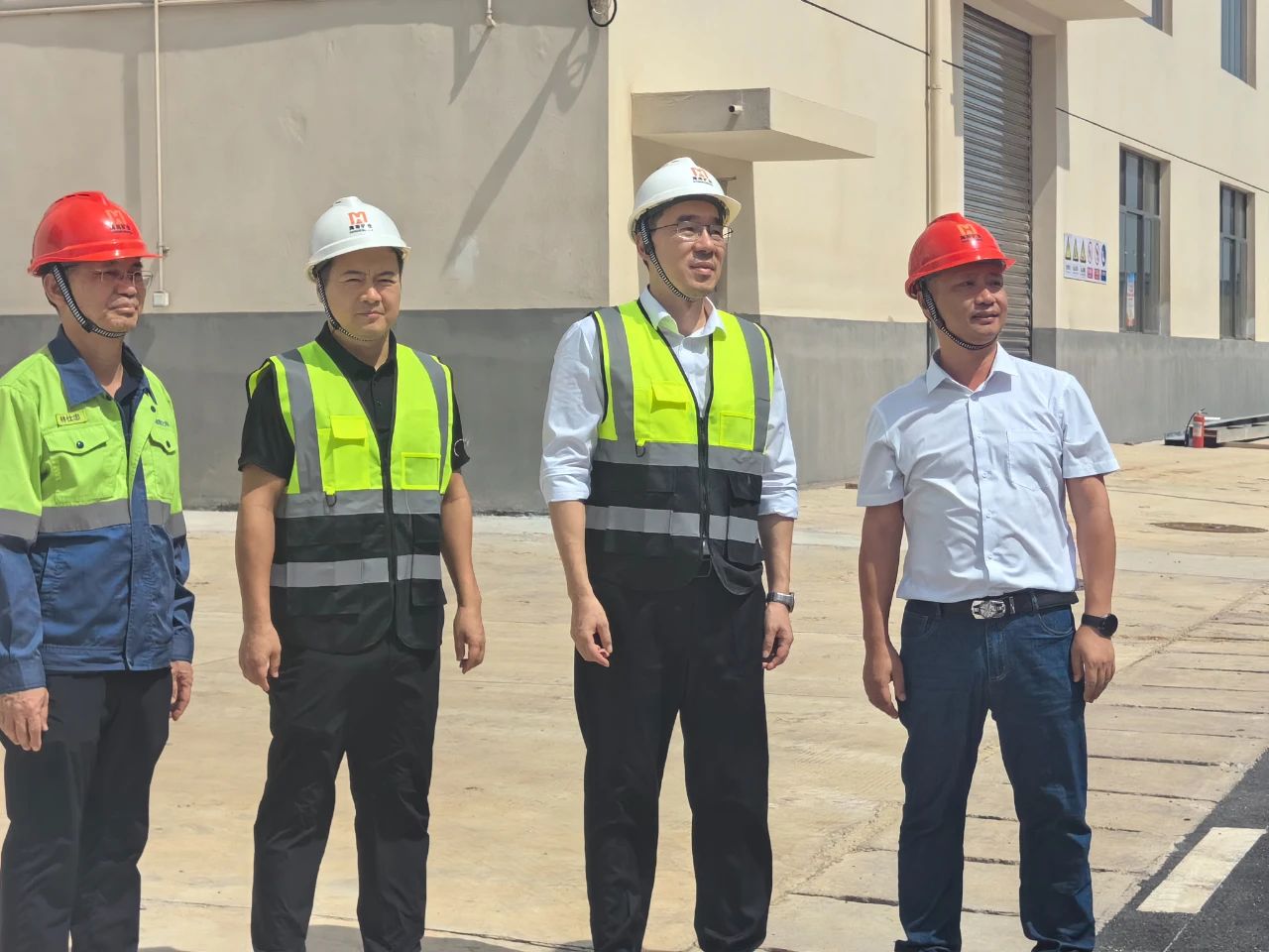 海南礦業(yè)總裁滕磊調(diào)研海南星之海新材料公司